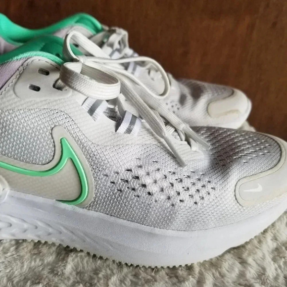 𝅺Nike Running React Miler  2 Sneakers Platinum Tint/Green Glow/White 8 - Picture 3 of 13